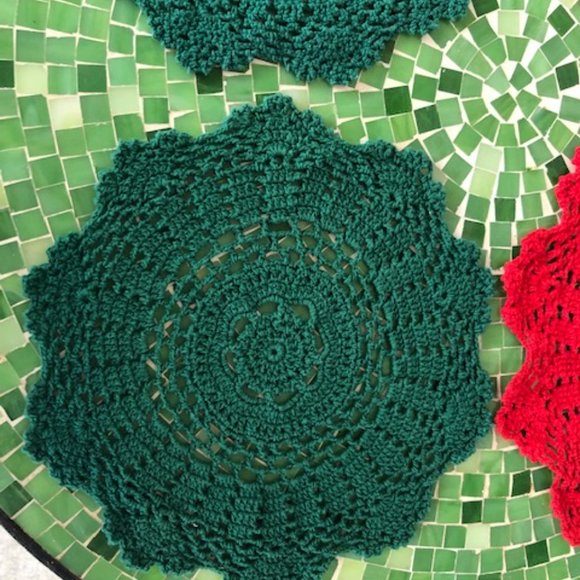 VINTAGE CROCHET DOILIES SET OF 4 - Picture 2 of 5